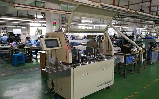 半自動刷剪編織包銅箔機現(xiàn)場圖片 半自動刷剪編織包銅箔機現(xiàn)場圖片